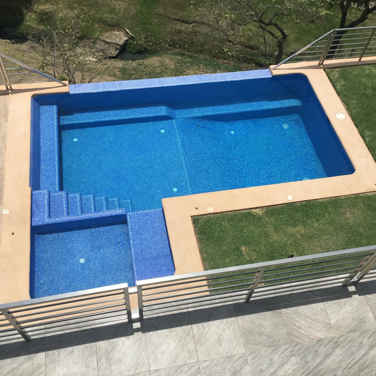 Alberca familiar con vestidor — ALCO Piscinas Guadalajara